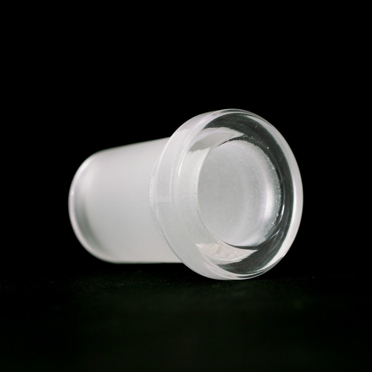 Adapter allowing use of 14mm accessories in larger joint