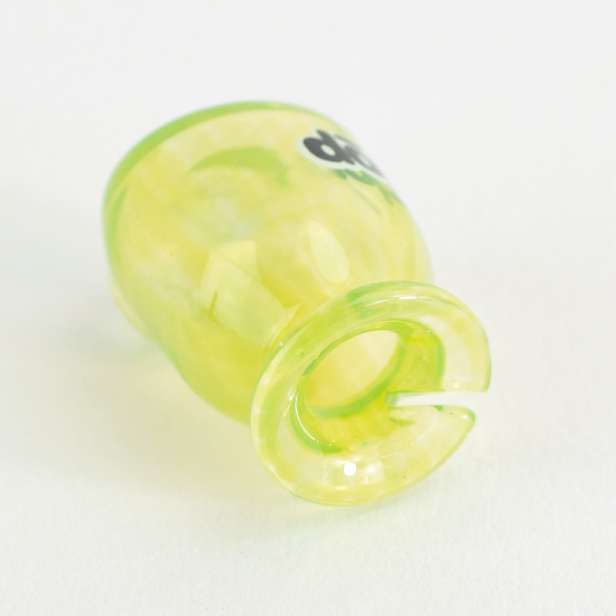 Compact glass mouthpiece designed for pivot