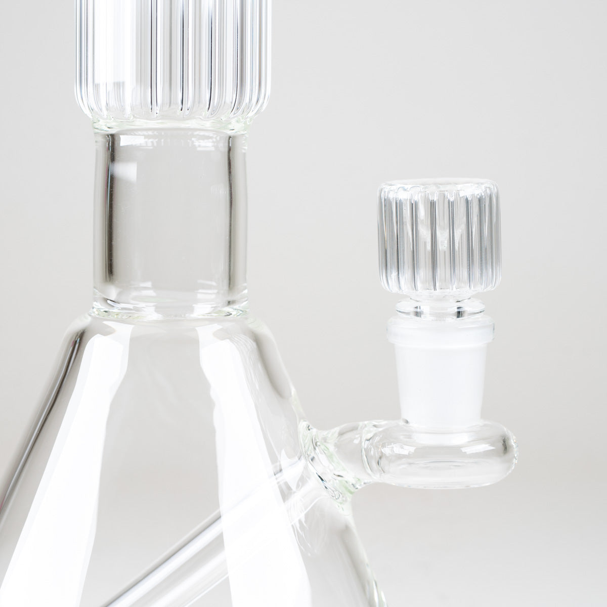 Close-up of the sculpted comfort rim mouthpiece on the Empire Glassworks Classics Crystal Beaker