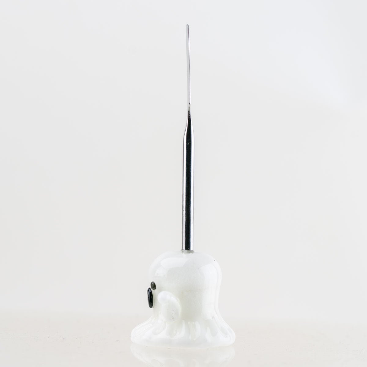 Side view of the ghost dabber from Empire Glassworks