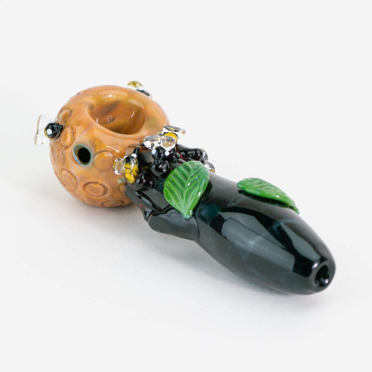 A mini spoon pipe with beehive decorative