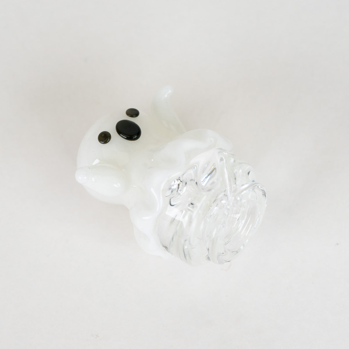 Side view of the ghost-shaped glass mouthpiece fitted to the Pivot