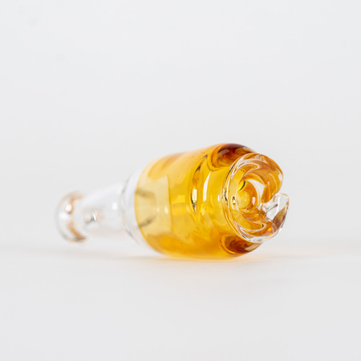 Bottle-inspired Pivot mouthpiece with warm amber glass and clear upper section