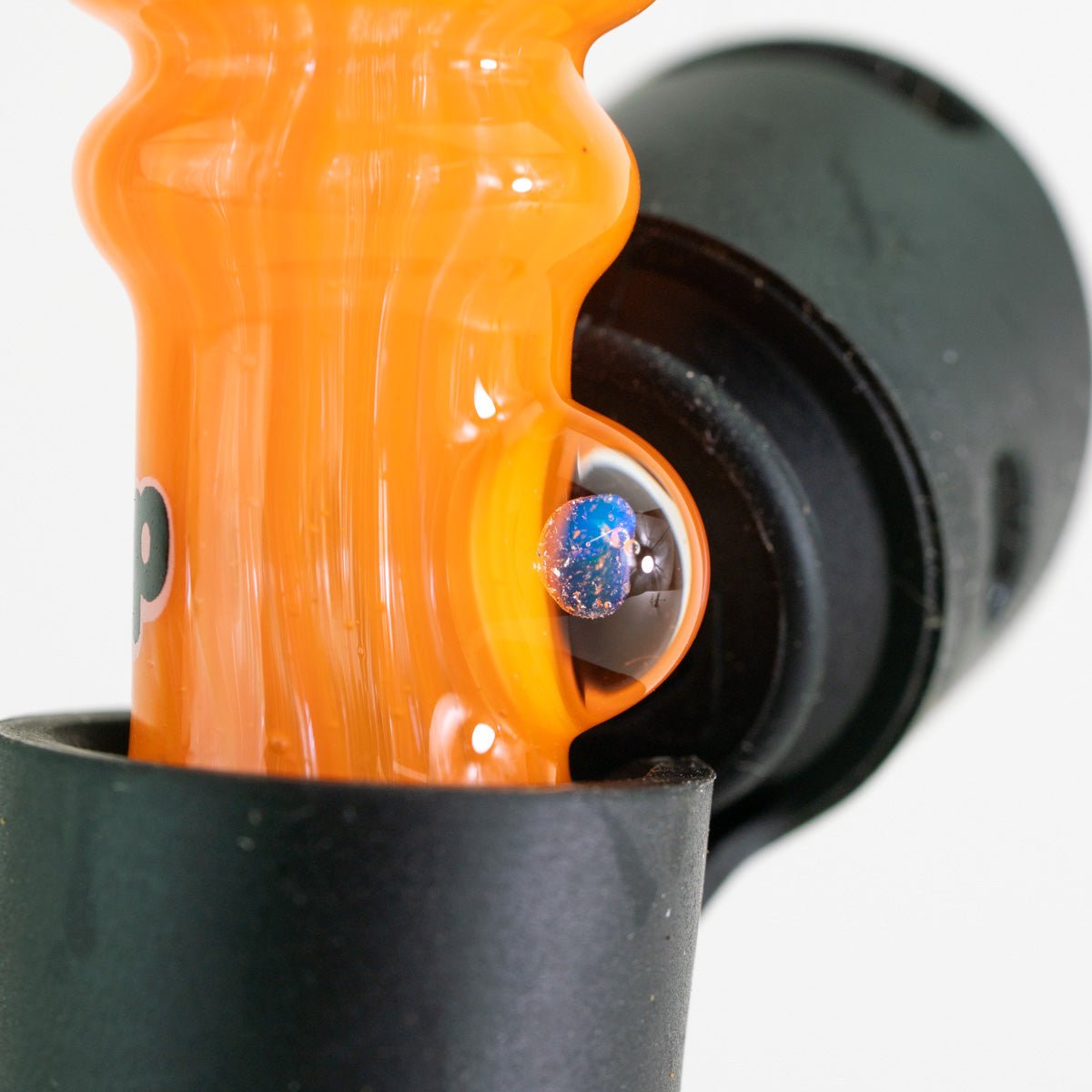 Compact orange glass honeycomb attachment for pivot device